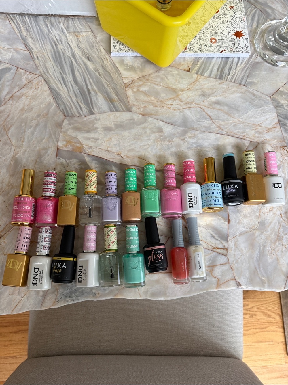 Assorted Nail Polish Set in Pink, Mint, Gold, White